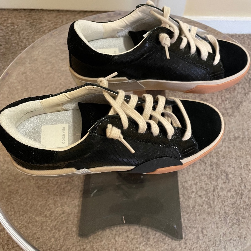 Dolce Vita * Zina Sneakers Onyx Embossed Leather Black